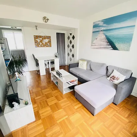 Entier Quartier Et Sur La *