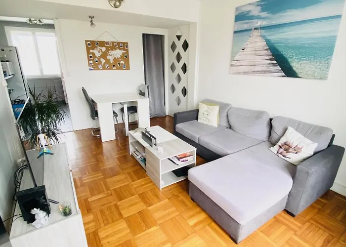 Entier Quartier Et Sur La *